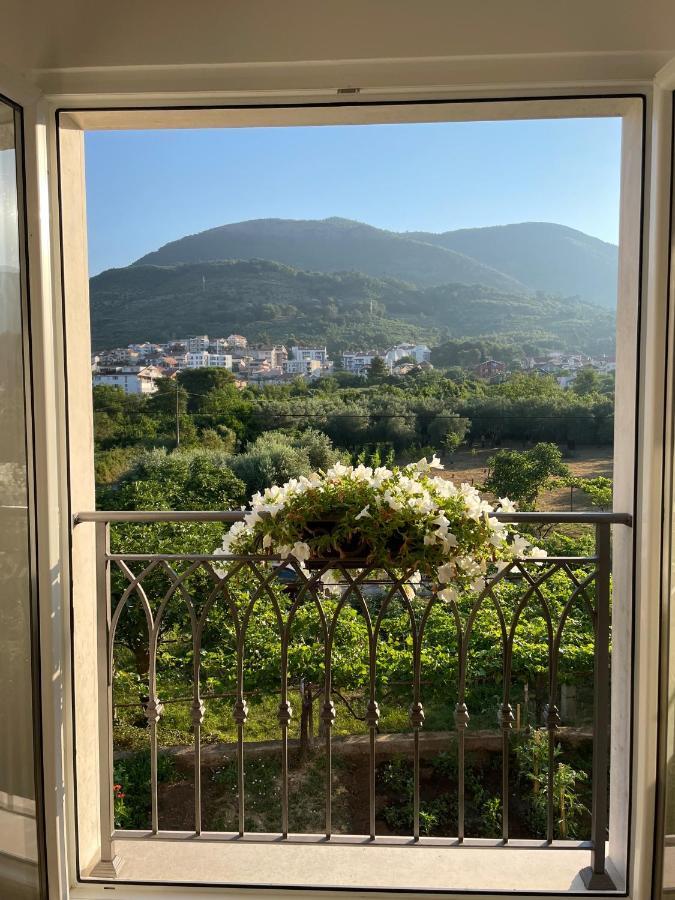 Petivat Gardens *