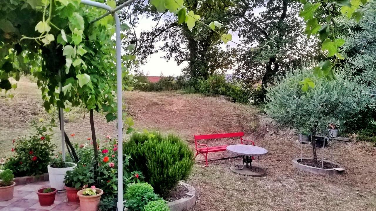 Petivat Gardens *