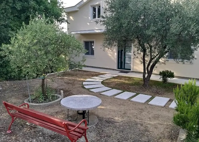 Petivat Gardens